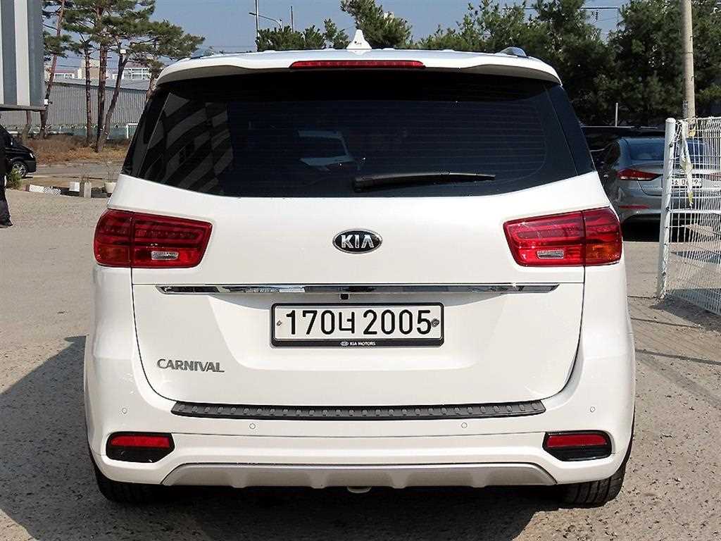 KIA Carnival - Vista 4