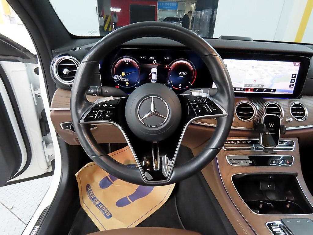 Mercedes Benz E class - Vista 9