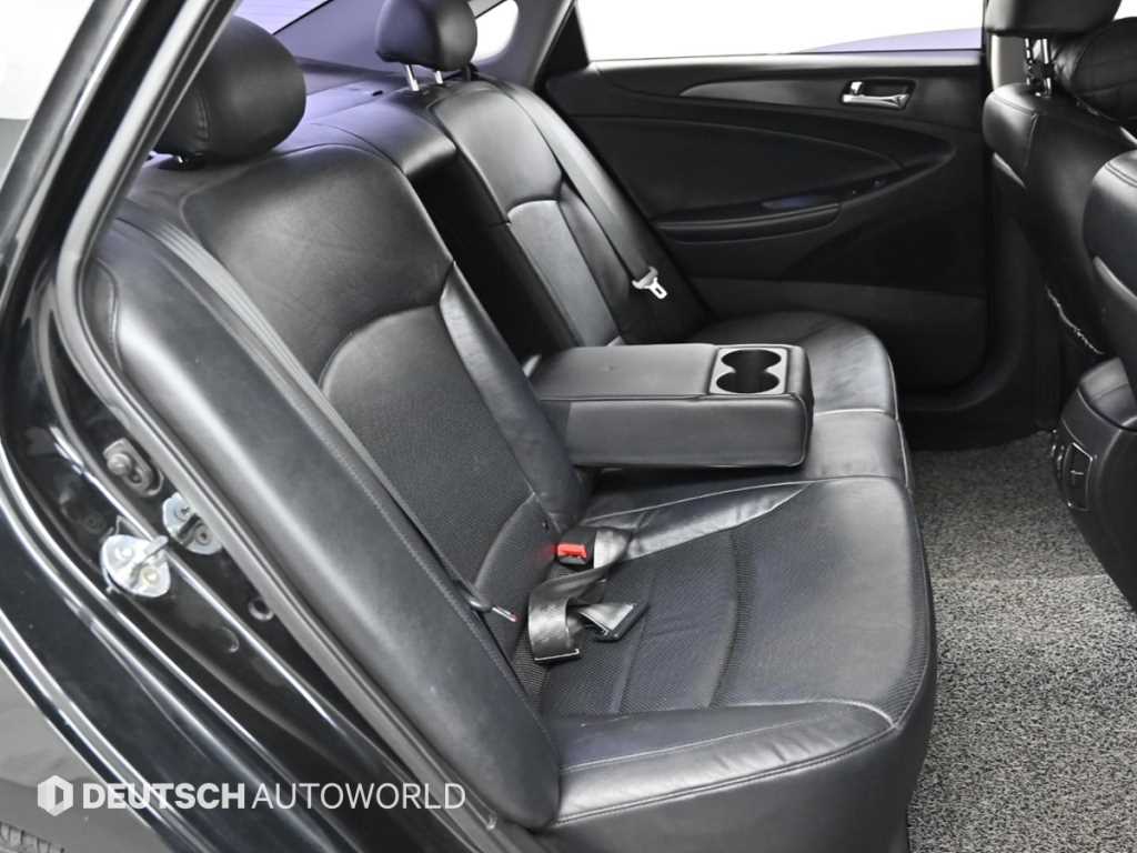 HYUNDAI Sonata - Vista 12