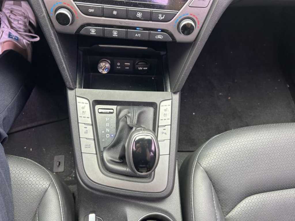 HYUNDAI Avante - Vista 12