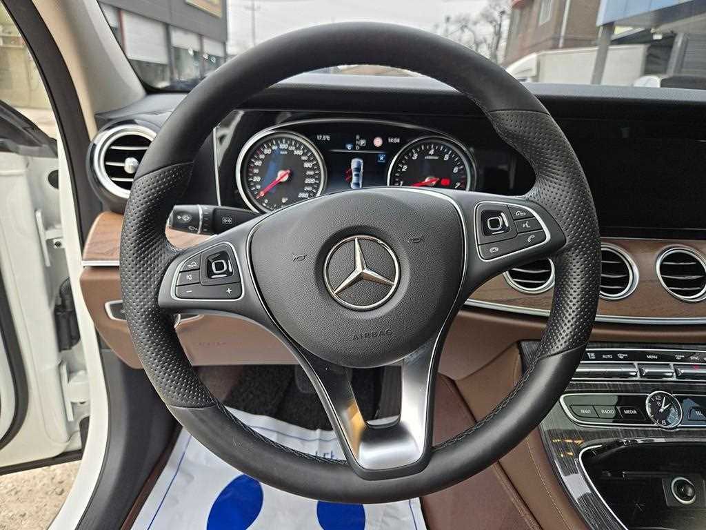 Mercedes Benz E class - Vista 7