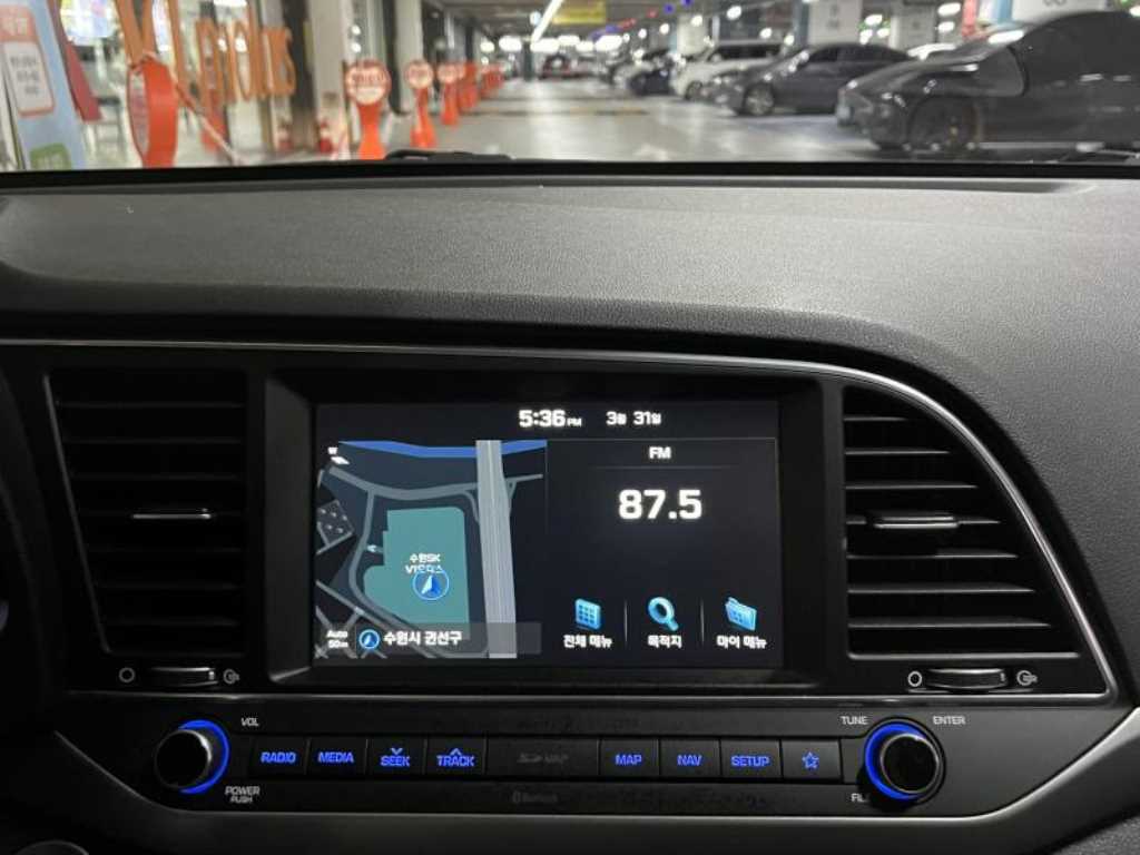 HYUNDAI Avante - Vista 8