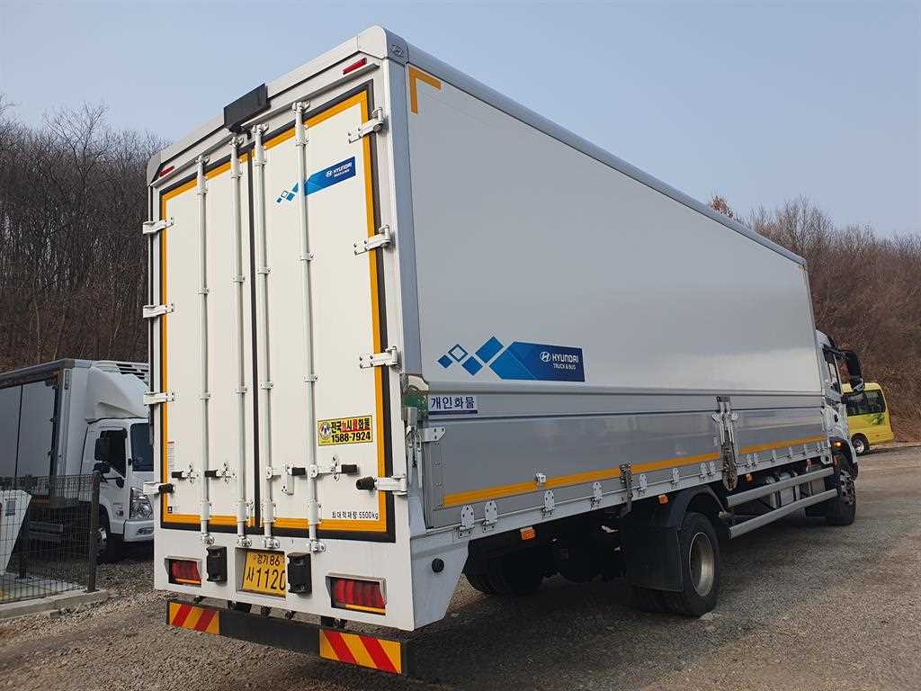 medium and large cargo truck - Vista 4