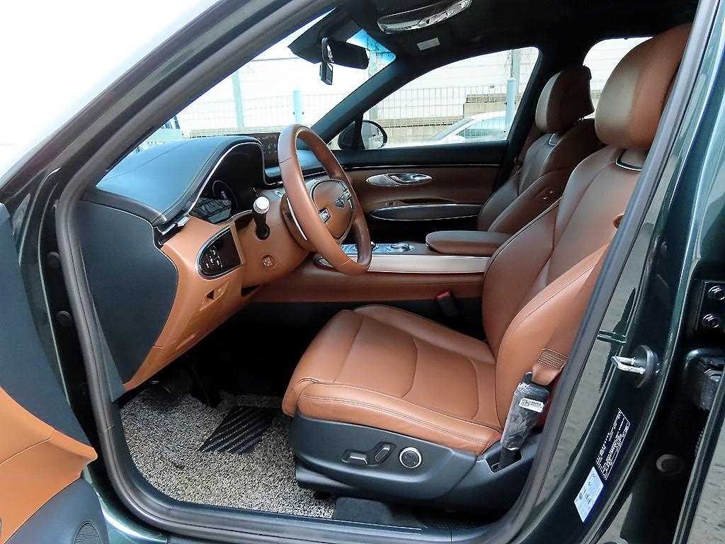 Genesis GV70 - Vista 5