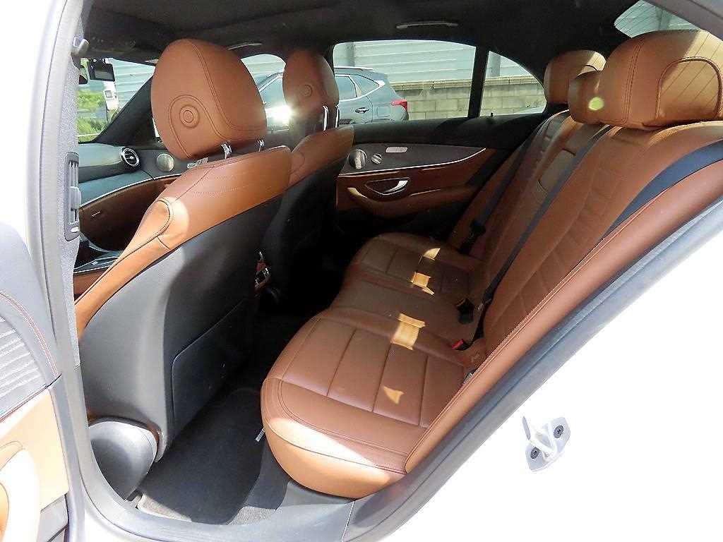 Mercedes Benz E class - Vista 6