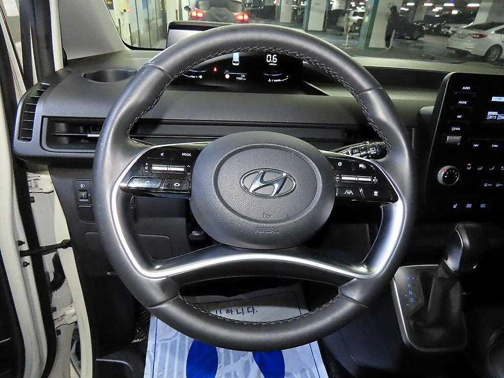 HYUNDAI Staria - Vista 8