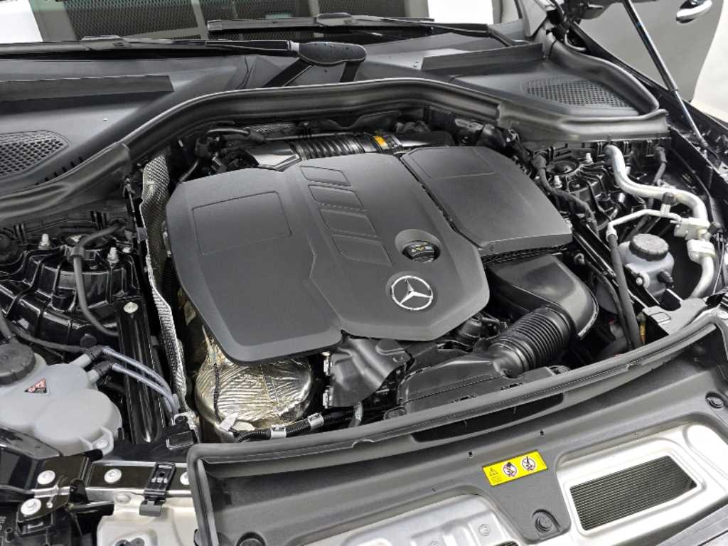 Mercedes Benz GLC Class - Vista 6