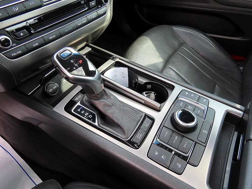 HYUNDAI Genesis - Vista 11
