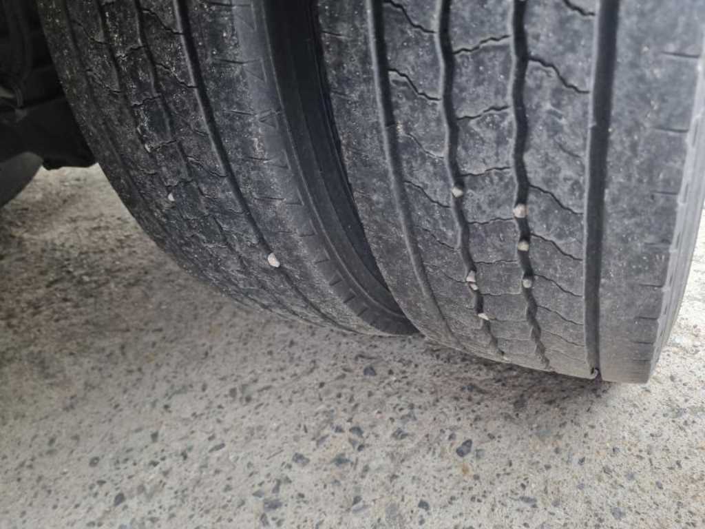 medium and large cargo truck - Vista 10