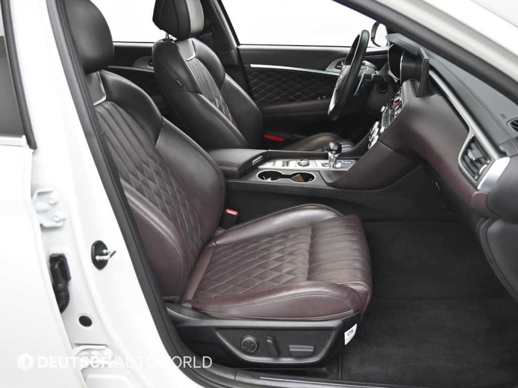 Genesis G70 - Vista 10