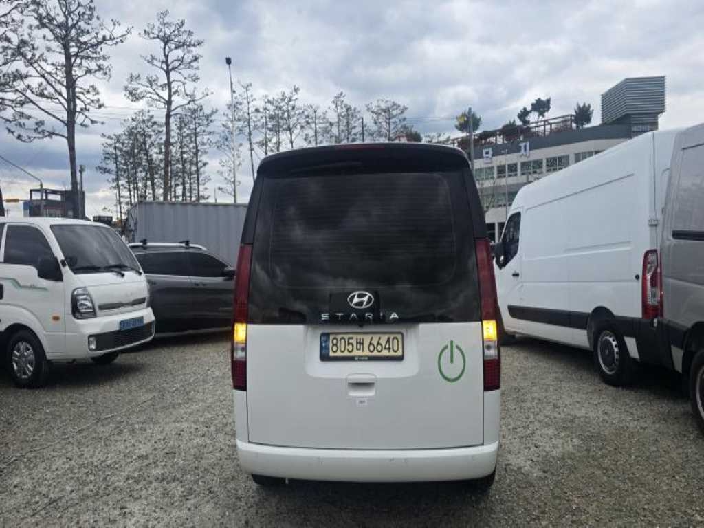HYUNDAI Staria - Vista 5