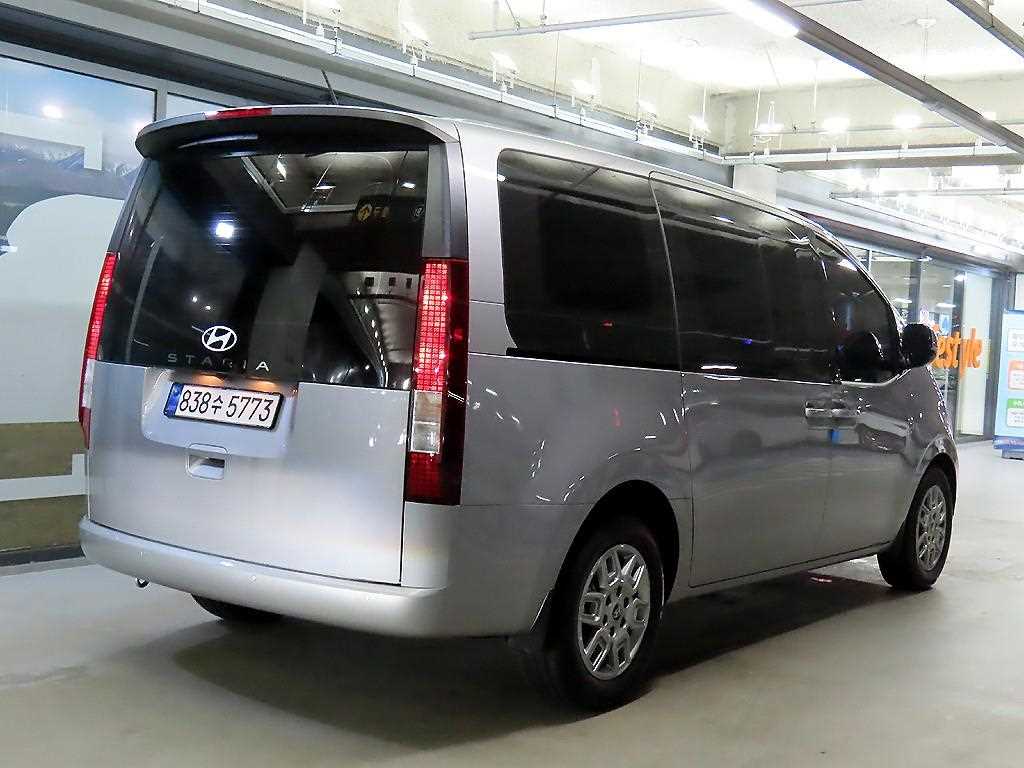 HYUNDAI Staria - Vista 4