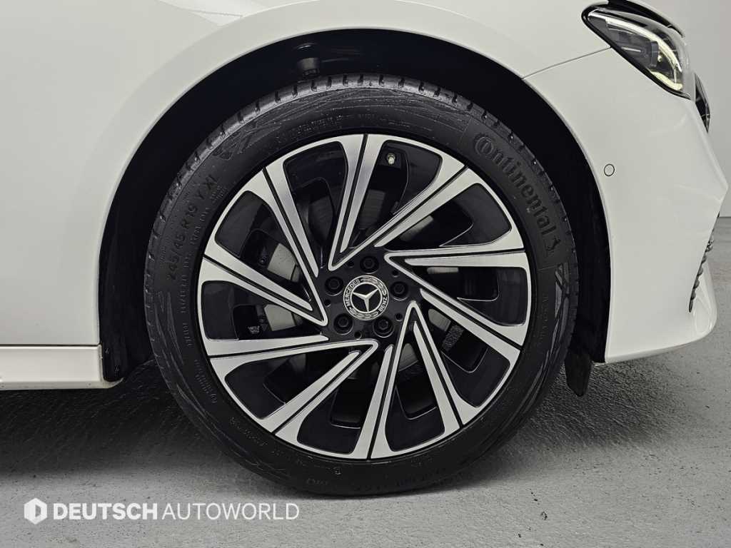 Mercedes Benz E class - Vista 5