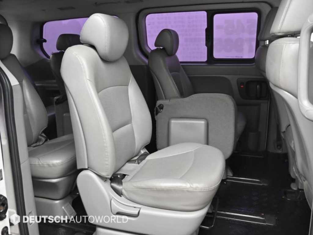 HYUNDAI Starex - Vista 12