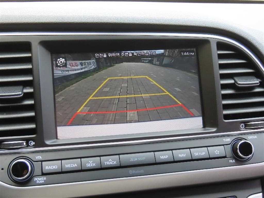 HYUNDAI Avante - Vista 9