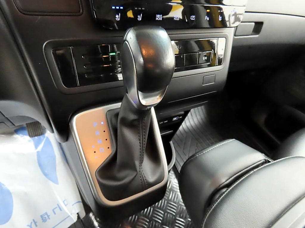 HYUNDAI Staria - Vista 10