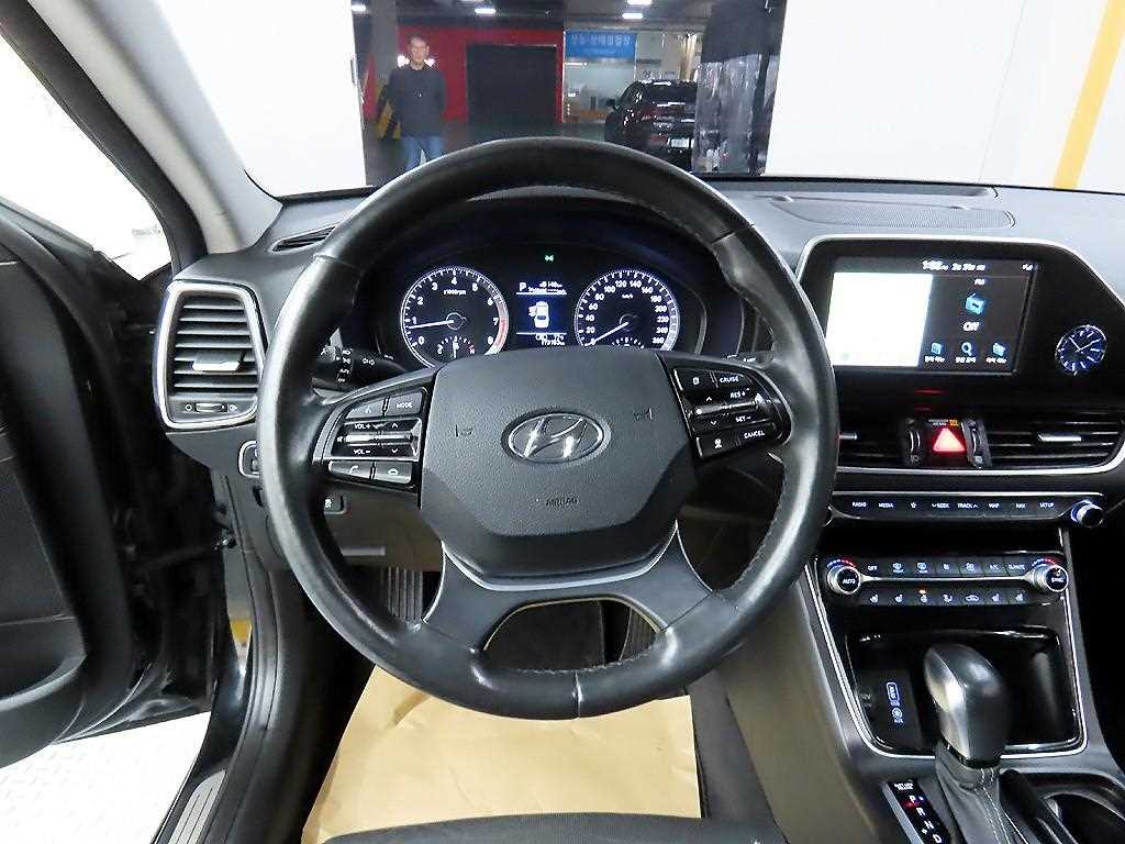 HYUNDAI Grandeur - Vista 9