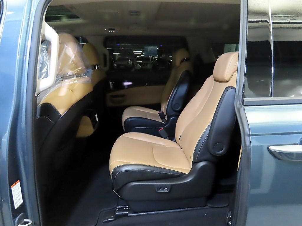 KIA Carnival - Vista 7