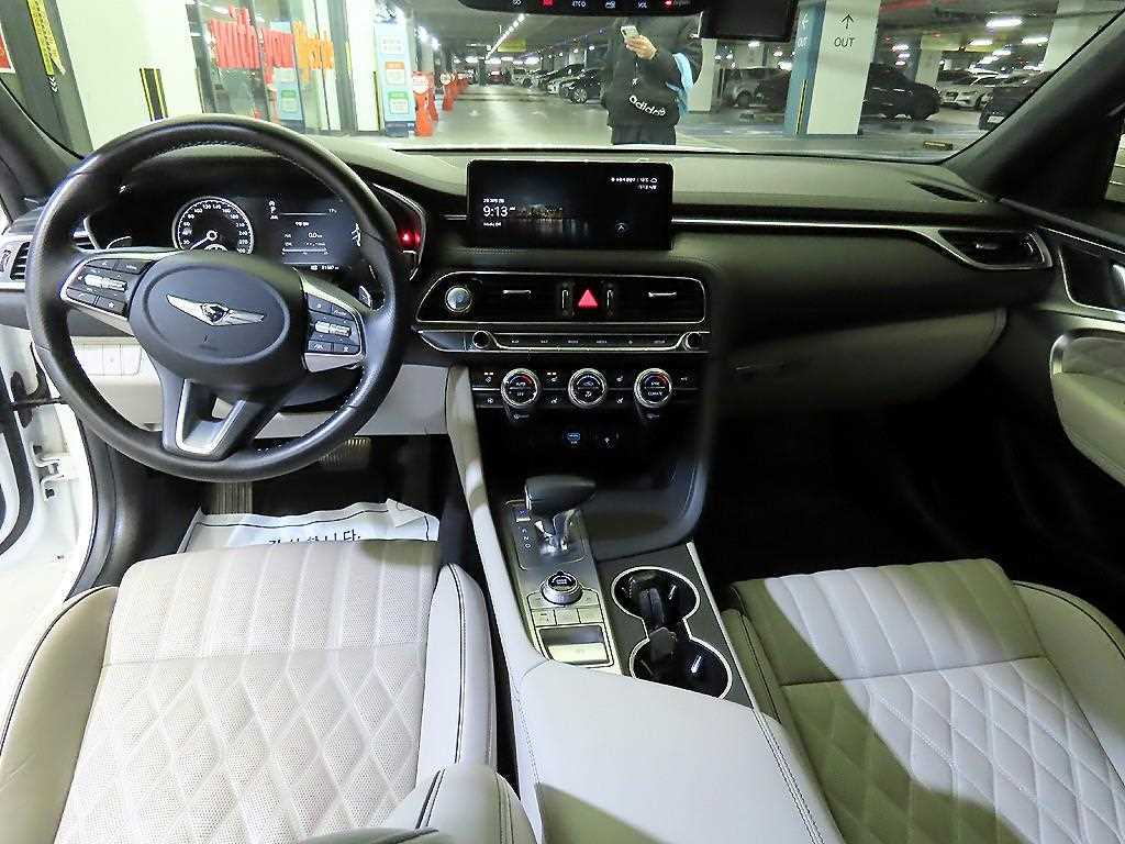 Genesis G70 - Vista 10