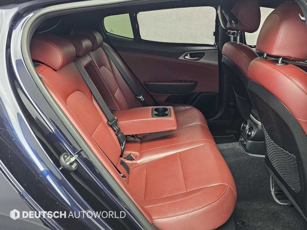 KIA Stinger - Vista 12