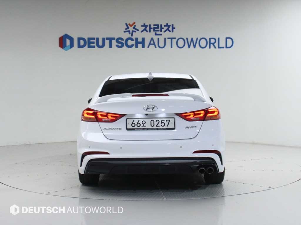 HYUNDAI Avante - Vista 4