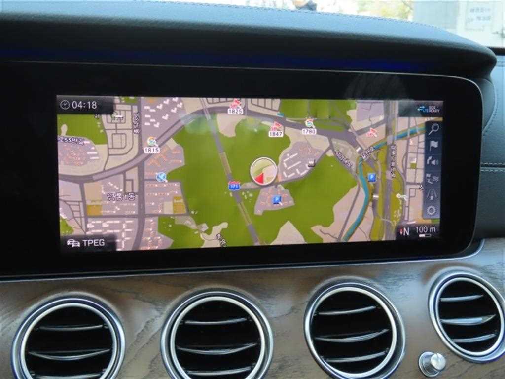 Mercedes Benz E class - Vista 9