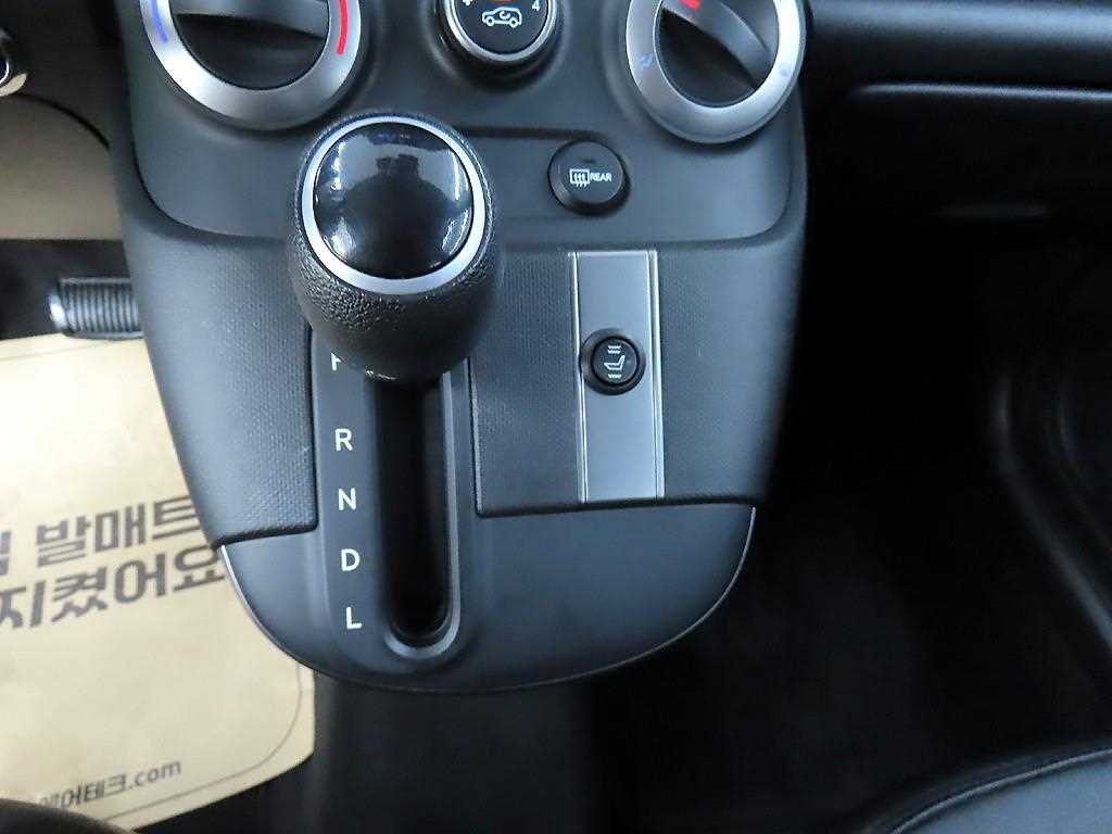 HYUNDAI Casper - Vista 10