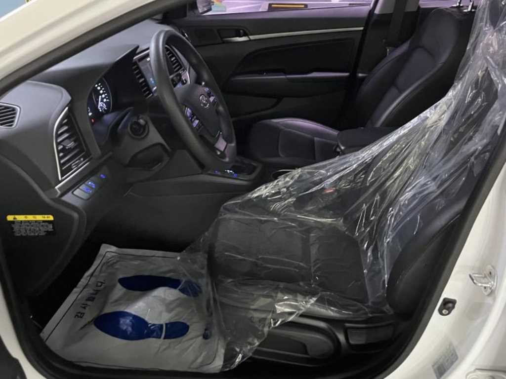 HYUNDAI Avante - Vista 11