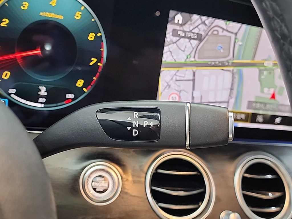 Mercedes Benz E class - Vista 8