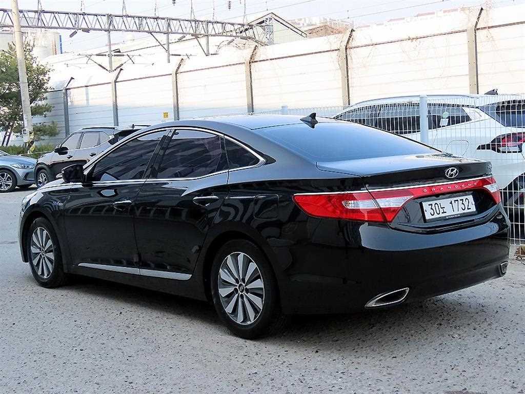 HYUNDAI Grandeur - Vista 3