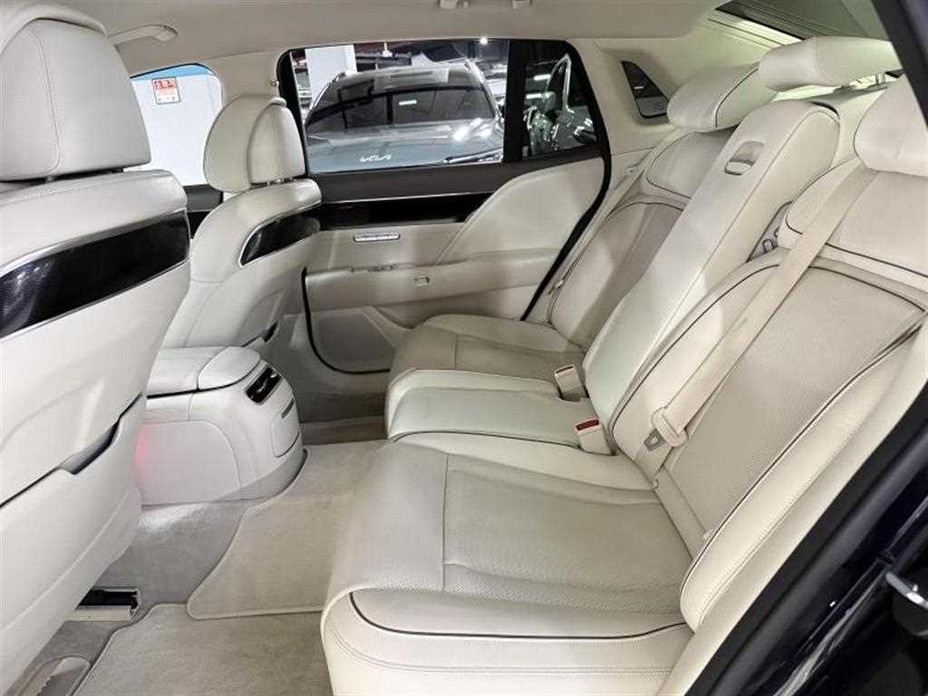 Genesis G90 - Vista 12