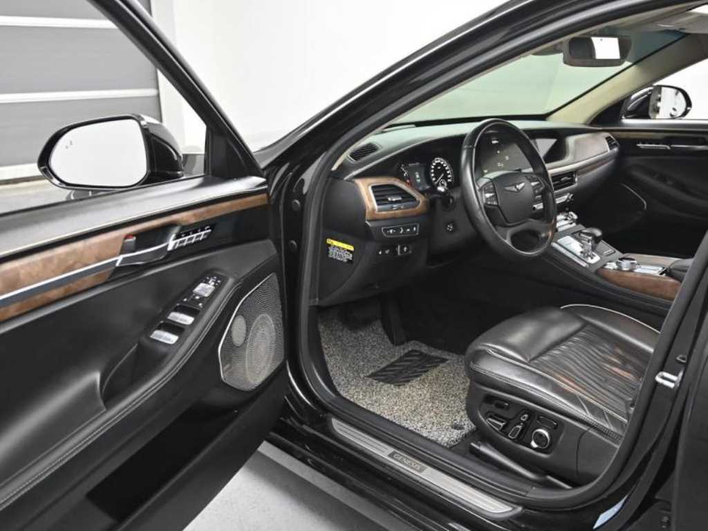 Genesis G90 - Vista 12