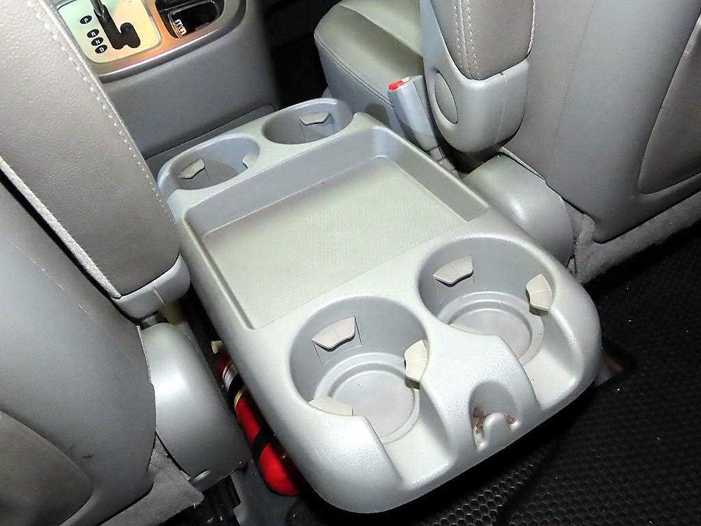 KIA Carnival - Vista 12