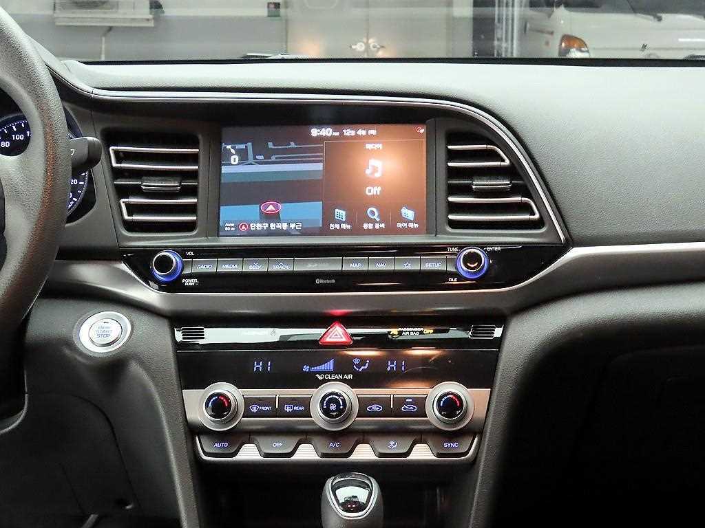 HYUNDAI Avante - Vista 9