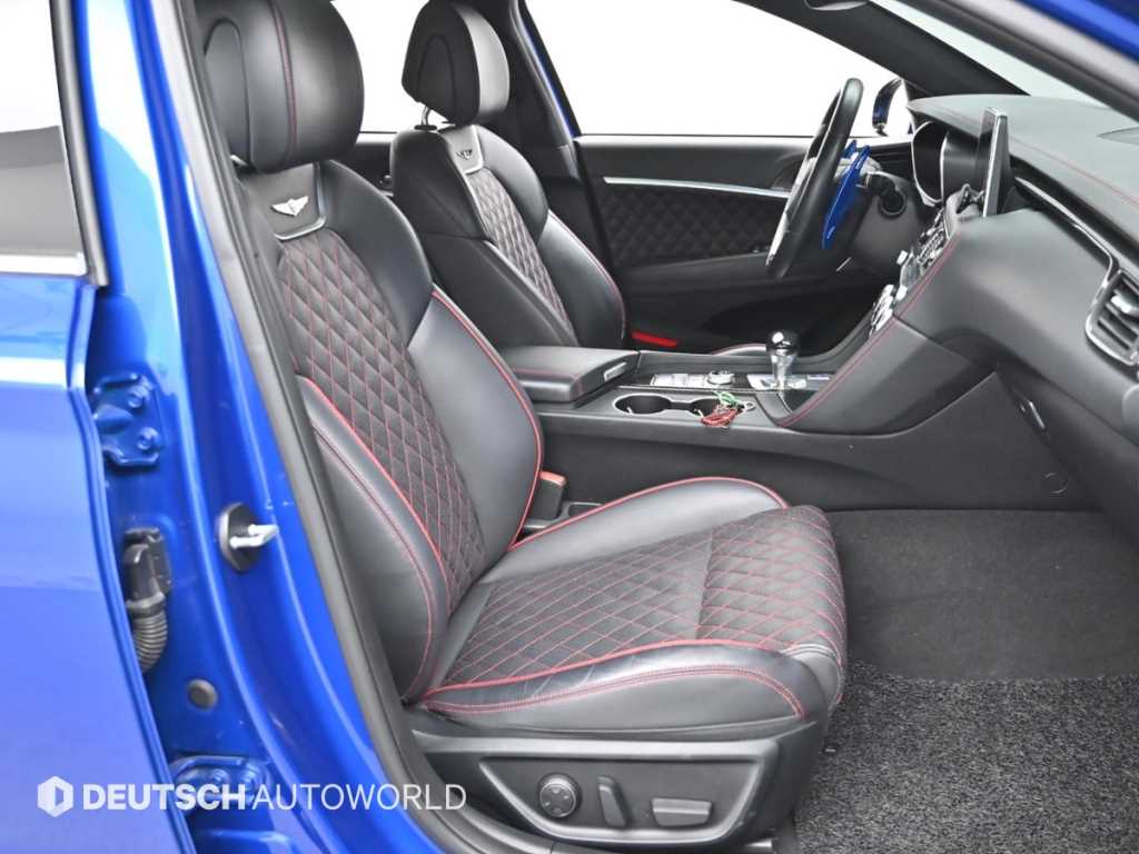 Genesis G70 - Vista 10