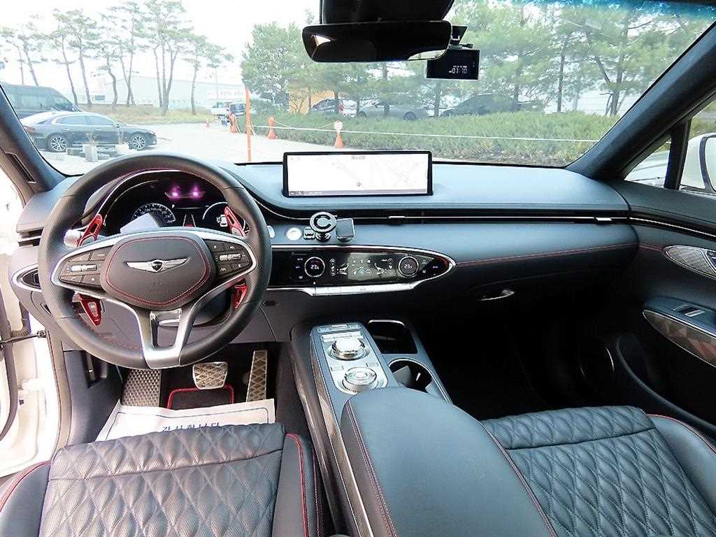 Genesis GV70 - Vista 7