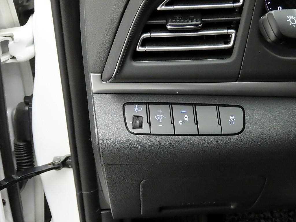 HYUNDAI Avante - Vista 12