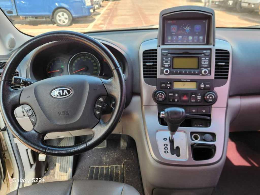 KIA Carnival - Vista 10