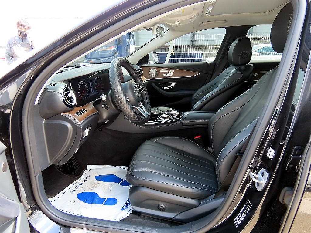 Mercedes Benz E class - Vista 5