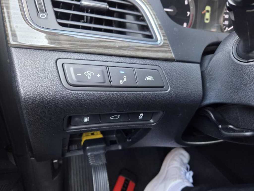 HYUNDAI Sonata - Vista 9