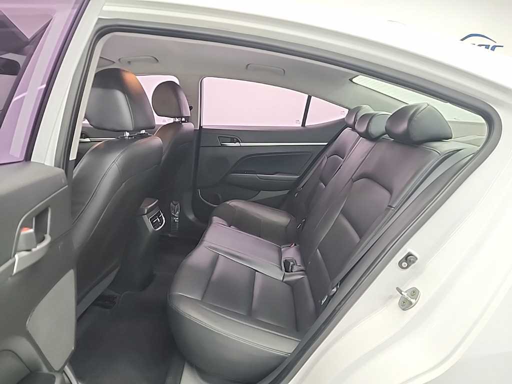 HYUNDAI Avante - Vista 12