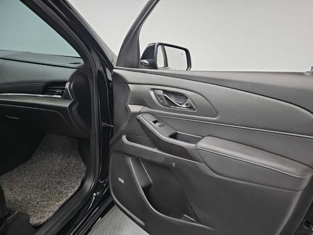 Chevrolet Travers 2023 Negro - Importación desde Corea - HF Imports Iquique - Foto 16