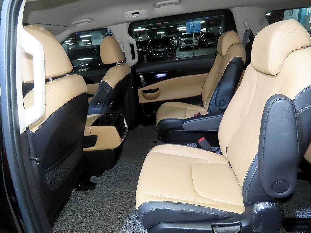 KIA Carnival - Vista 7