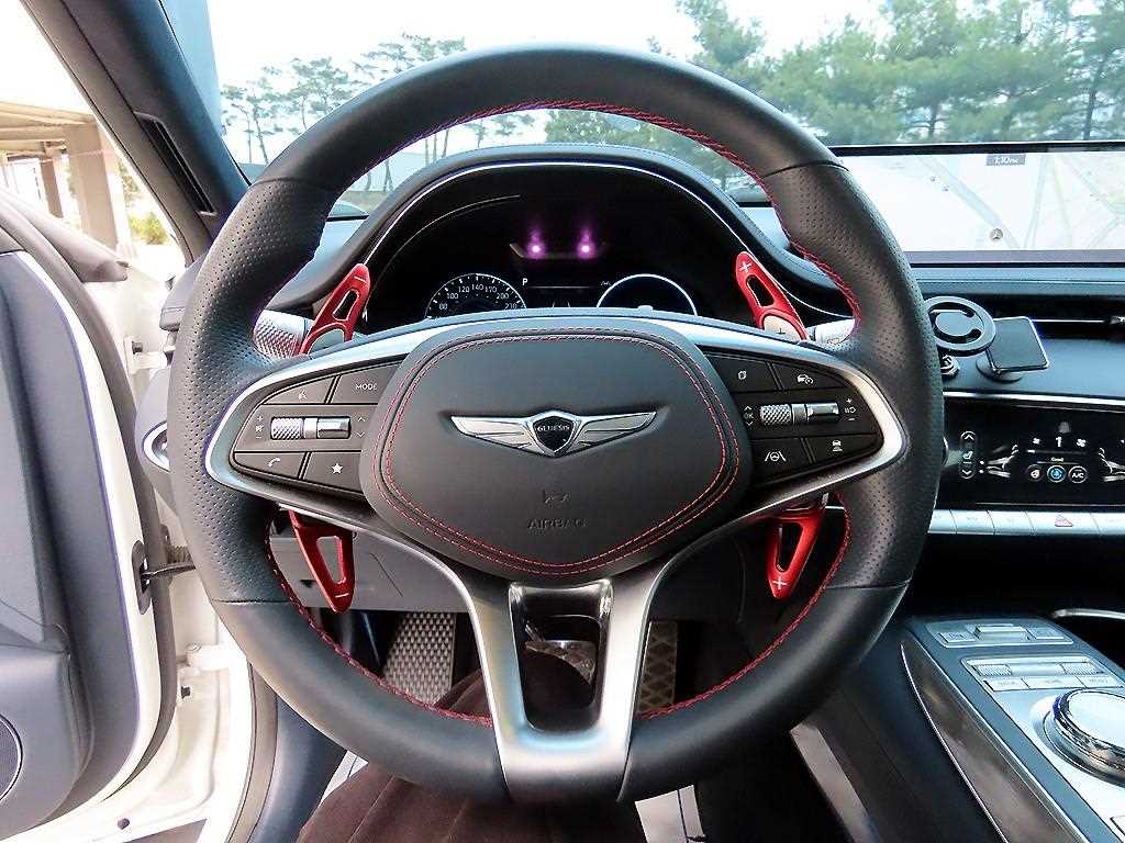 Genesis GV70 - Vista 8