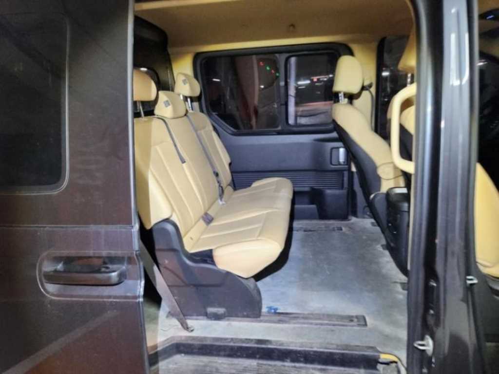 HYUNDAI Staria - Vista 10