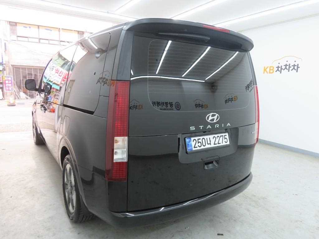 HYUNDAI Staria - Vista 4