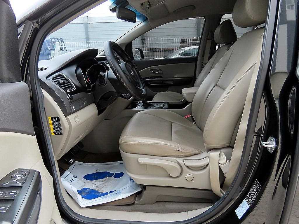 KIA Carnival - Vista 5