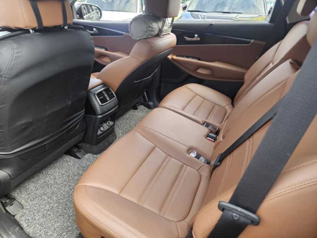 KIA Sorento - Vista 9