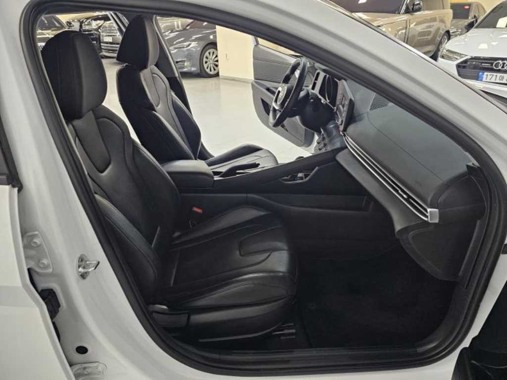 HYUNDAI Avante - Vista 7