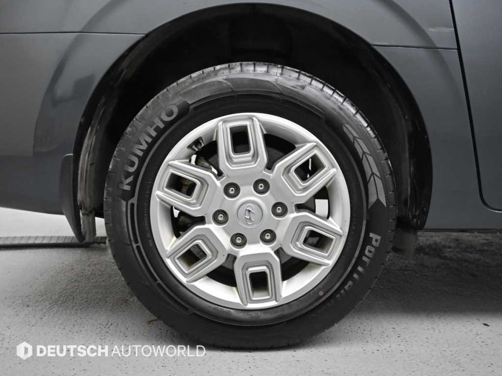 HYUNDAI Staria - Vista 5